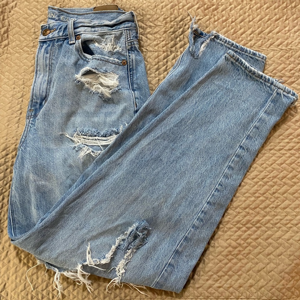 3/$20 American Eagle Light Wash Distressed Relaxed Mom Jeans 2